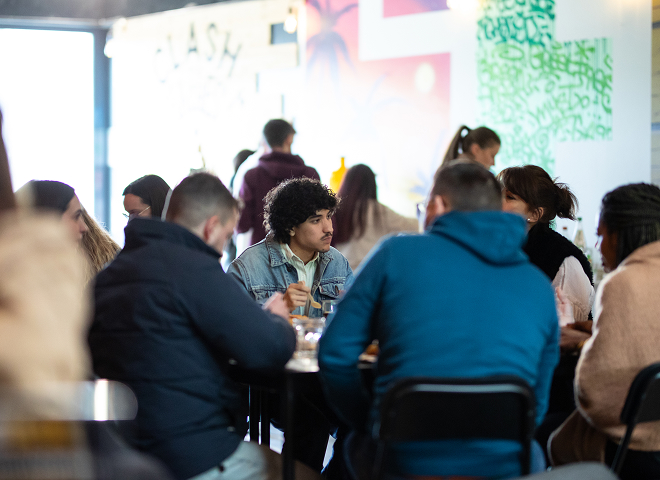 Personnes au restaurant